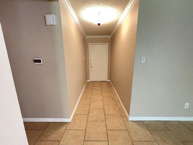 Building Photo - 1403 Wroxton Way