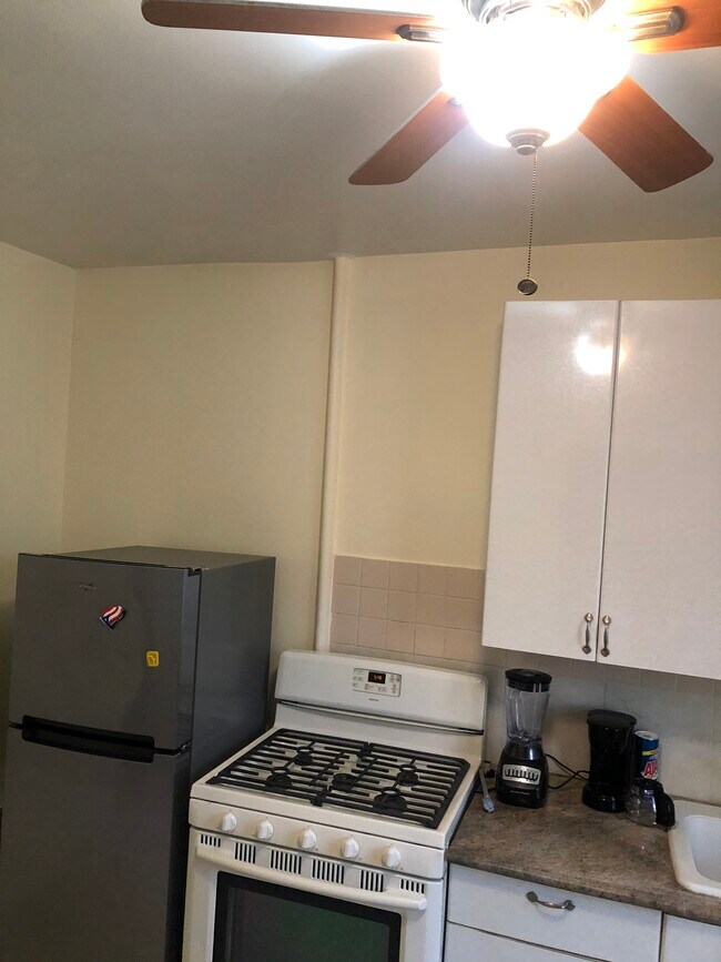 Large kitchen - 1940 W 3rd St