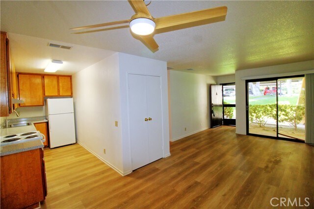 Building Photo - 2800 Los Felices Cir E