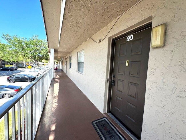 Building Photo - 8820 Royal Palm Blvd