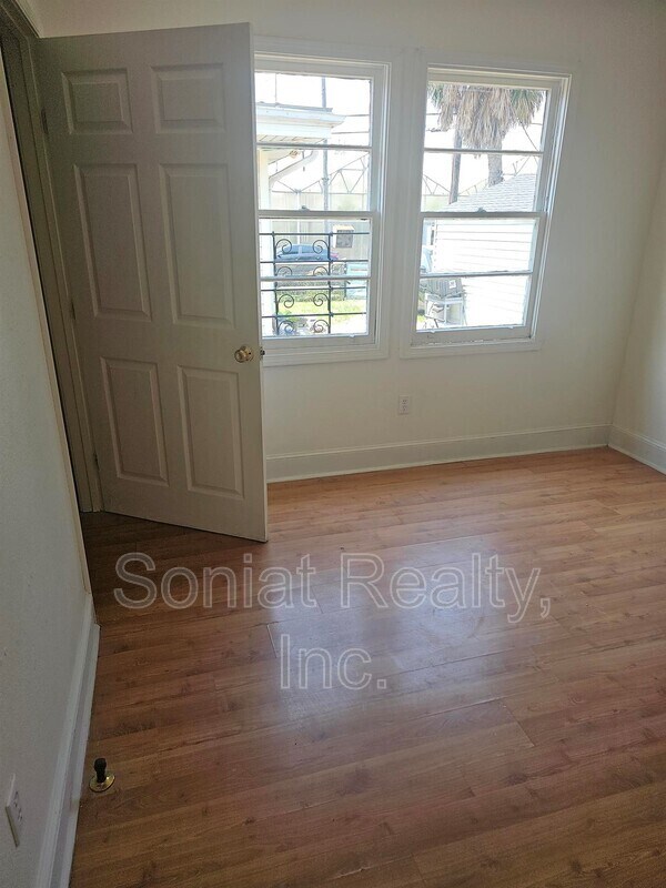 Building Photo - 3506 Live Oak St