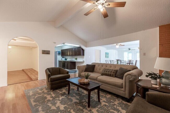Building Photo - 1419 Winderemere Dr