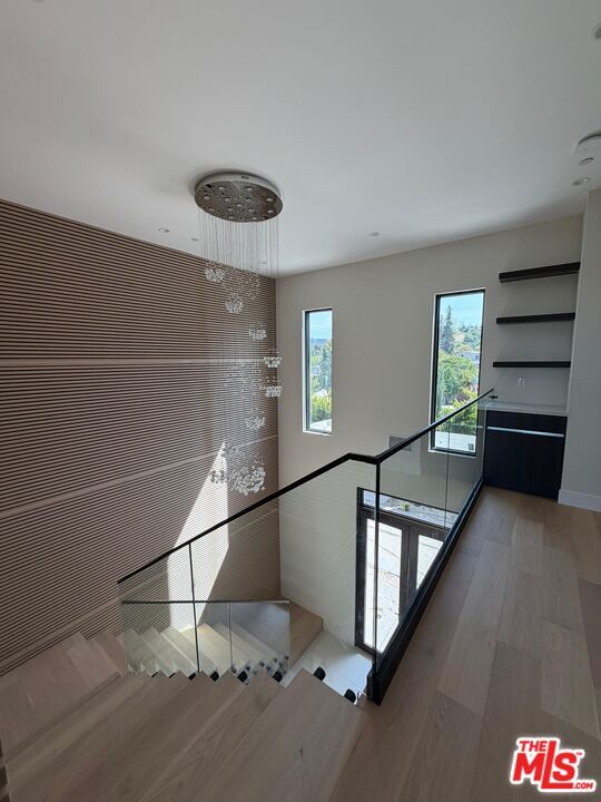 Foto del edificio - 5299 1/2 Crebs Ave