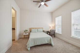 Building Photo - 9520 London Bridge Station