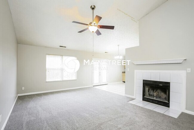 Foto del edificio - 3 Bedroom Pet-Friendly Home in Brownsburg, IN with Main Street Renewal