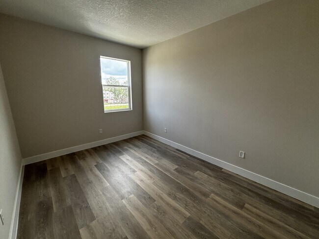 Building Photo - 4424 S Texas Ave