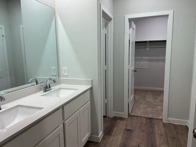 Foto del edificio - 7914 Alset Dr