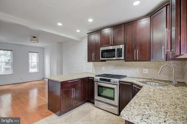 Building Photo - 2328 Perot St