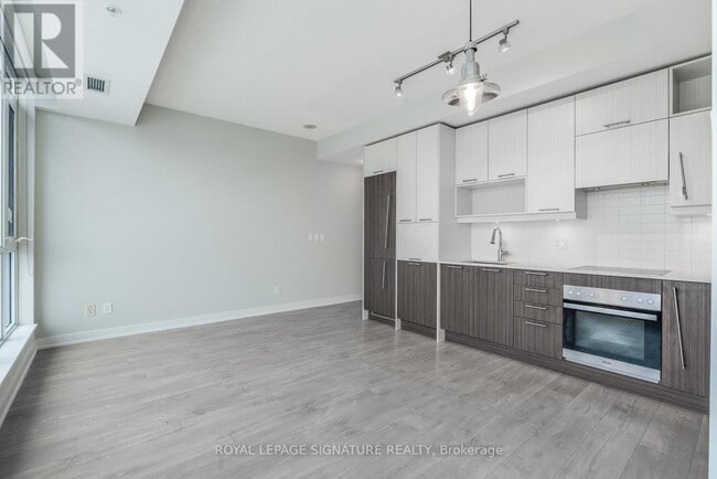 Photo du bâtiment - 199 Richmond St W