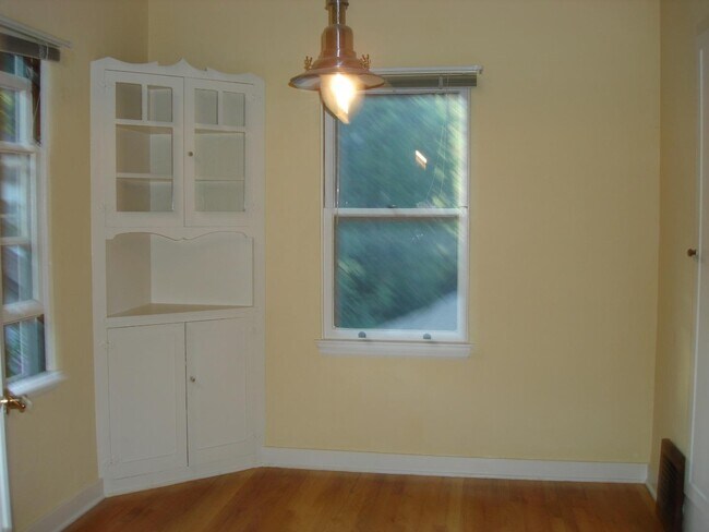 Building Photo - 711 5th St
