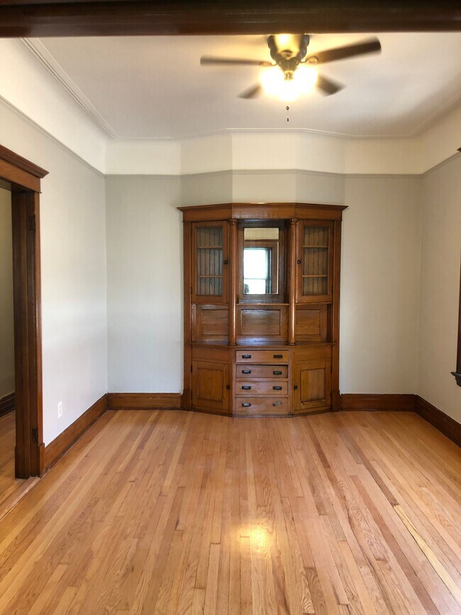 Foto del edificio - 3710 N Lakewood Ave