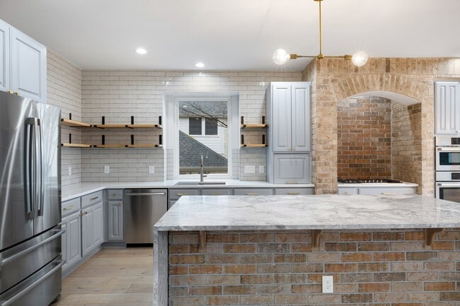 Foto del edificio - 2137 Rivina Dr