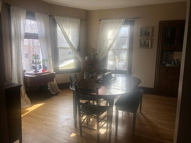 Foto del edificio - 130 Excelsior Ave S