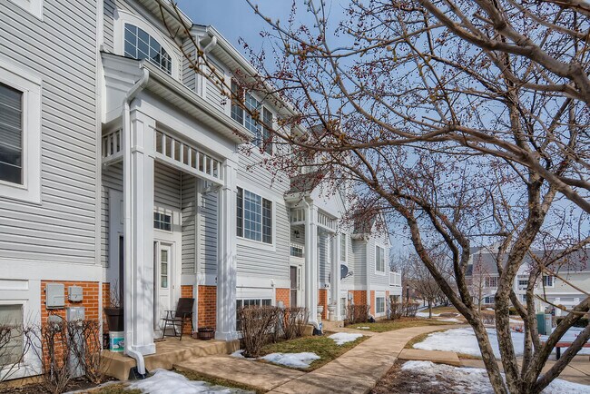 Foto del edificio - 936 Mayfair Ct