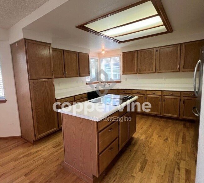 Foto del edificio - 8535 Oak Way