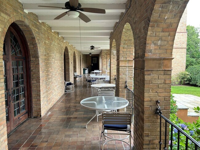 Foto del edificio - 490 Bleeker Ave