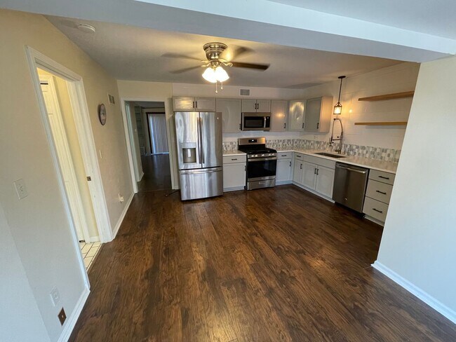 Foto del edificio - Beautiful 3 bed 3.5 bath townhome in KCMO