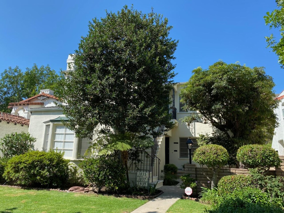 Front Exterior - 1835 Kelton Ave