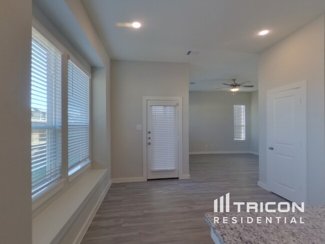 Building Photo - 9835 Willow Creek Commerce Dr 113 Tomball TX