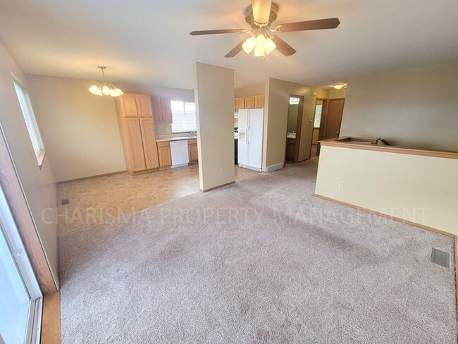 Building Photo - COZY 3 BD, 2 BA HOUSE IN NORTHWEST SIOUX FALLS!