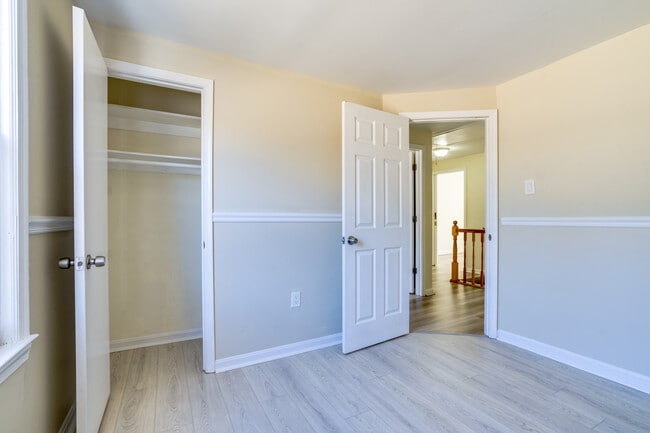 Building Photo - 7913 Central Park Cir