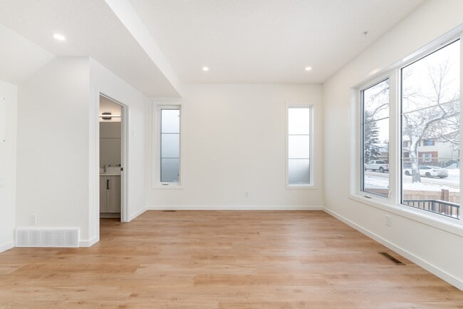 Photo du bâtiment - 11935-11124 124 St