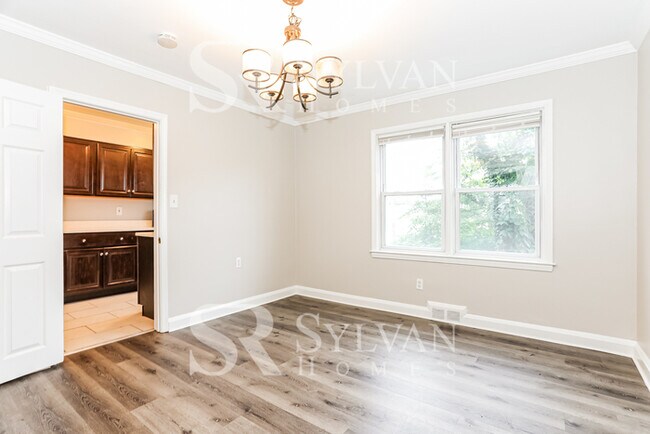 Building Photo - Discover Spacious Comfort & Fun