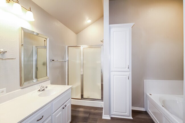 Foto del edificio - 3905 Penny Dr