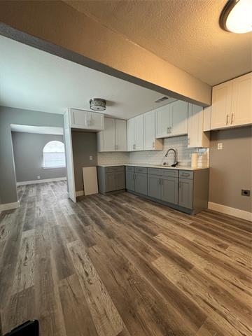 Foto del edificio - 9103 Bluecrest Dr