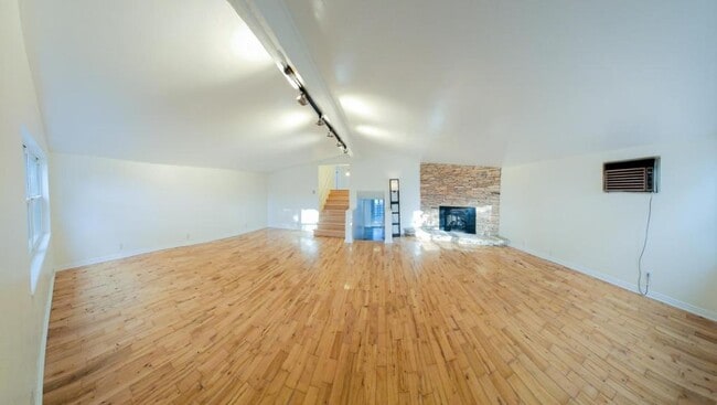 Building Photo - 138 Crockett Ave