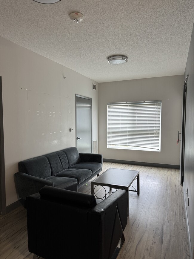 Building Photo - 258C-258C Sunview St