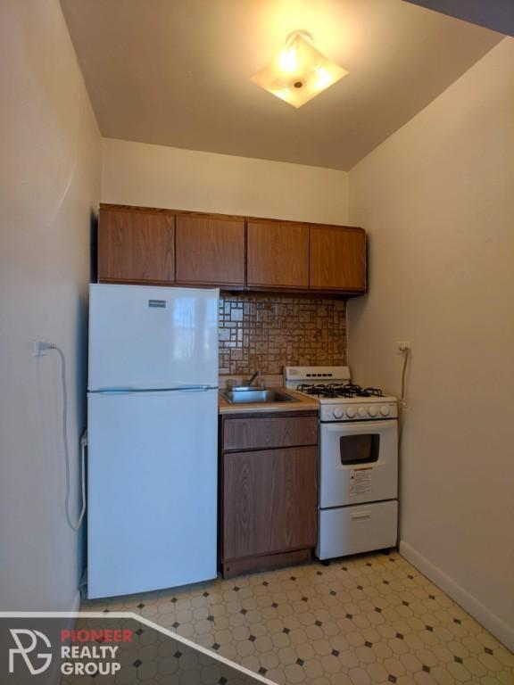 Building Photo - 0 bedroom in CHICAGO IL 60657