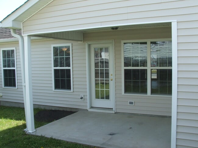 Building Photo - 2609 Sawgrass Dr