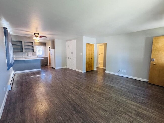Building Photo - 1095 Helena Ave