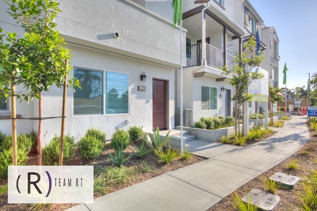 Building Photo - Gorgeous 3 Story 4 Bedroom 3.5 Bathroom Br...