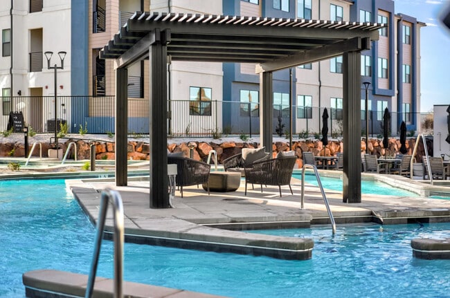 Foto del edificio - 206 N Chapparell Dr