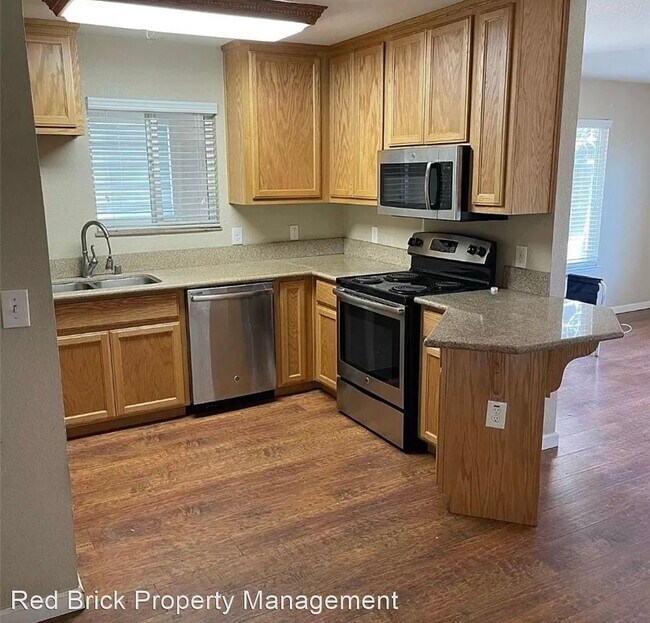 Building Photo - 3 br, 2 bath House - 7547 Walnut Ave.