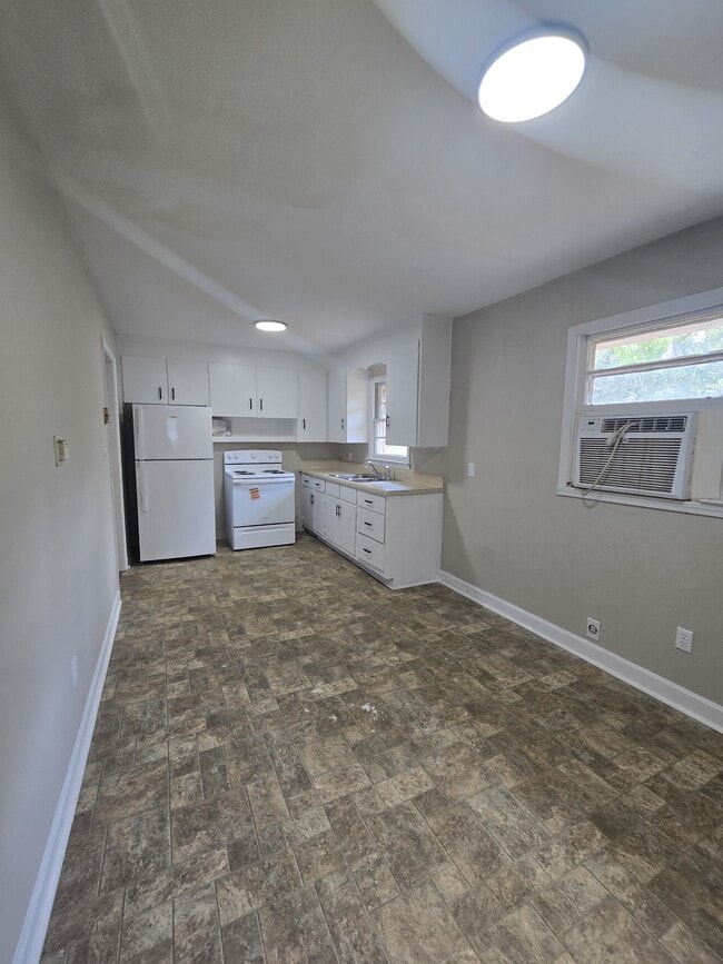 Building Photo - 314 Edward Ave