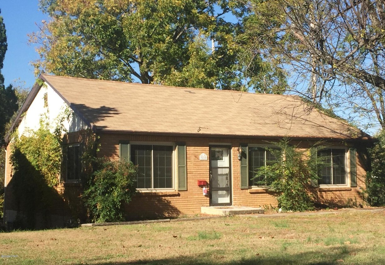 Primary Photo - 3210 S Pearl Ave