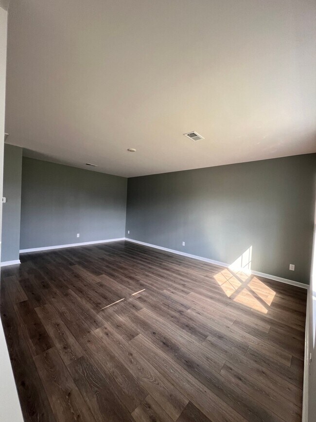 Foto del edificio - 1510 Ashgrove Pl