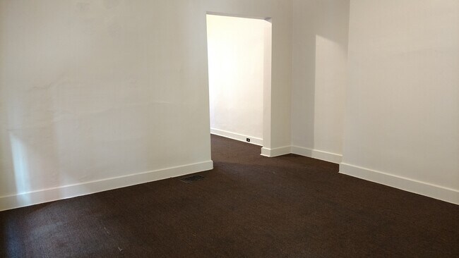 Building Photo - 4 Bedroom House in Oakland August 15th Mov...