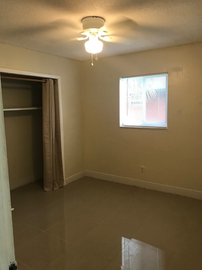 Foto del edificio - Large 3-1 apartment of Broward blvd