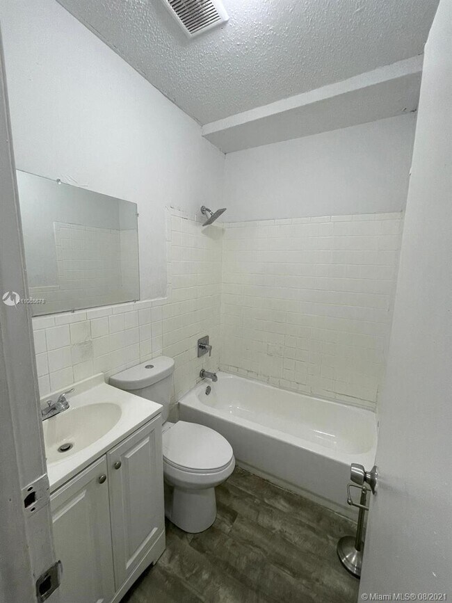 Foto del edificio - 6907 NW 2nd Ave