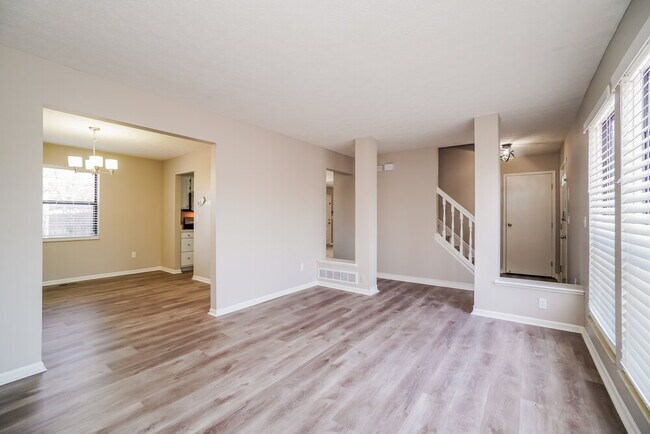 Building Photo - 224 Eastcreek Dr