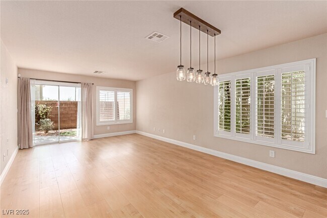 Foto del edificio - 10275 Headrick Dr
