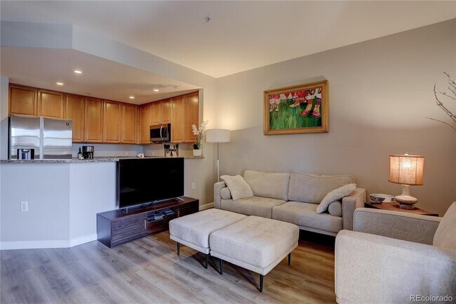 Foto del edificio - 975 N Lincoln St