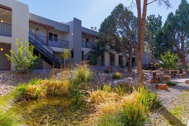 Outdoor Courtyard - Brio Sandia