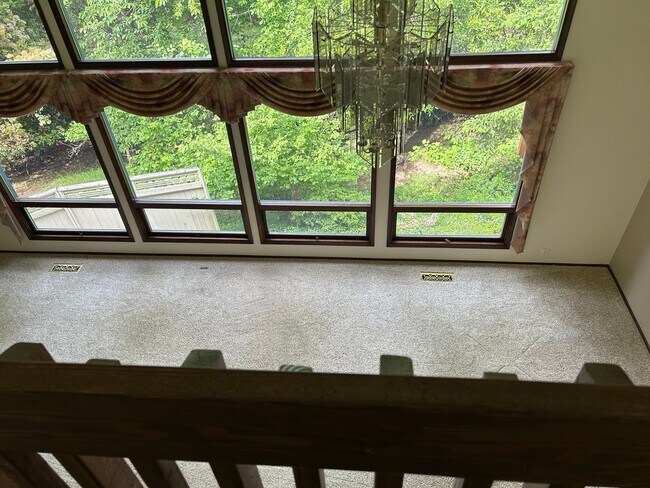 Building Photo - Luxury Hillside Retreat with City Views – 3 Bed / 3 Bath + Loft on Expansive Double Lot