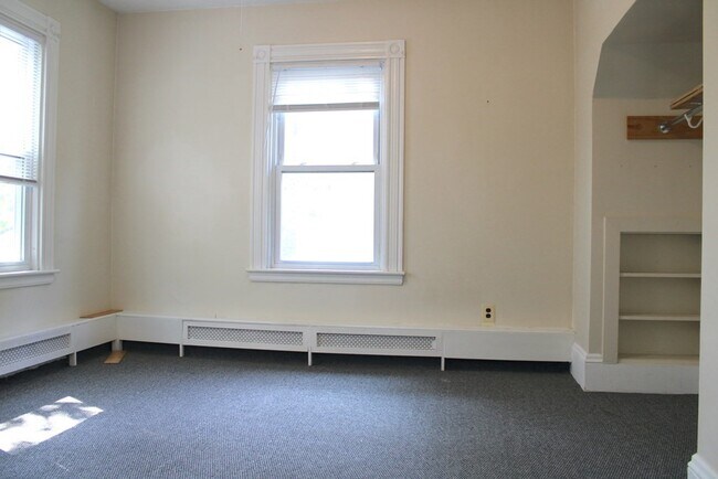 Building Photo - 30 Saint James Ave