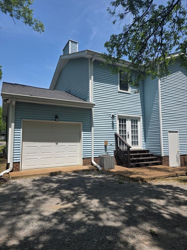 Foto del edificio - 2 bedroom 1.5 bath townhome in Hendersonville with garage